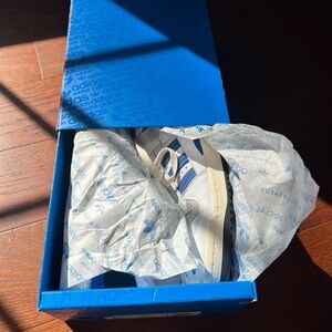 New in box adidas social forum 84